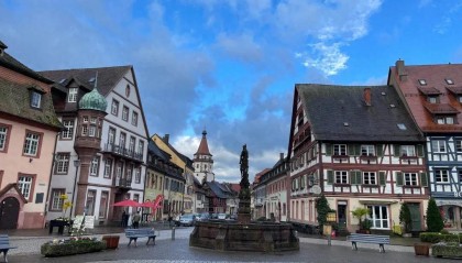 德国和江苏同为8000多万人，德国创造4.66万亿GDP，江苏令人意外